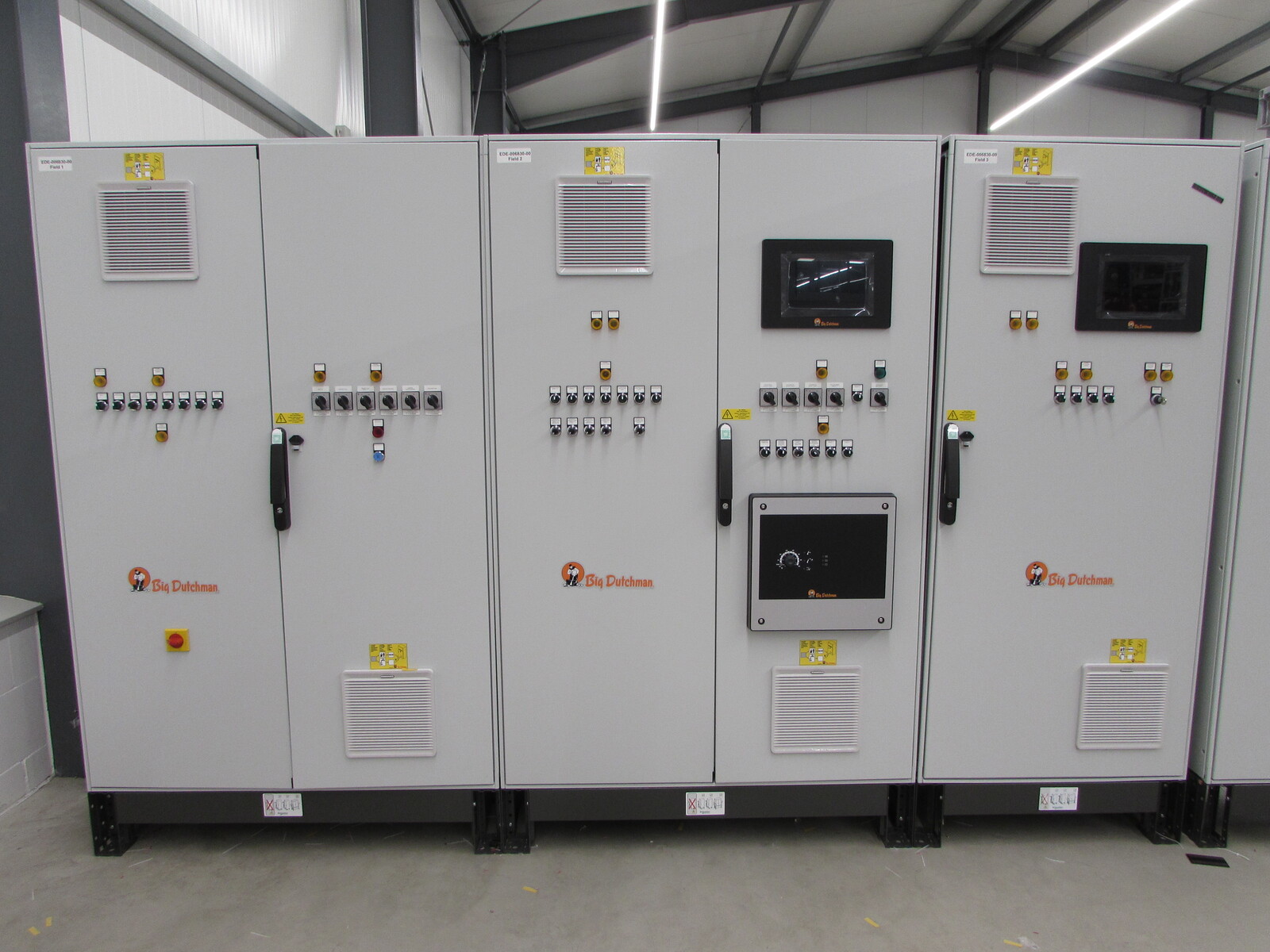 Switch cabinet breeder house 2xViper